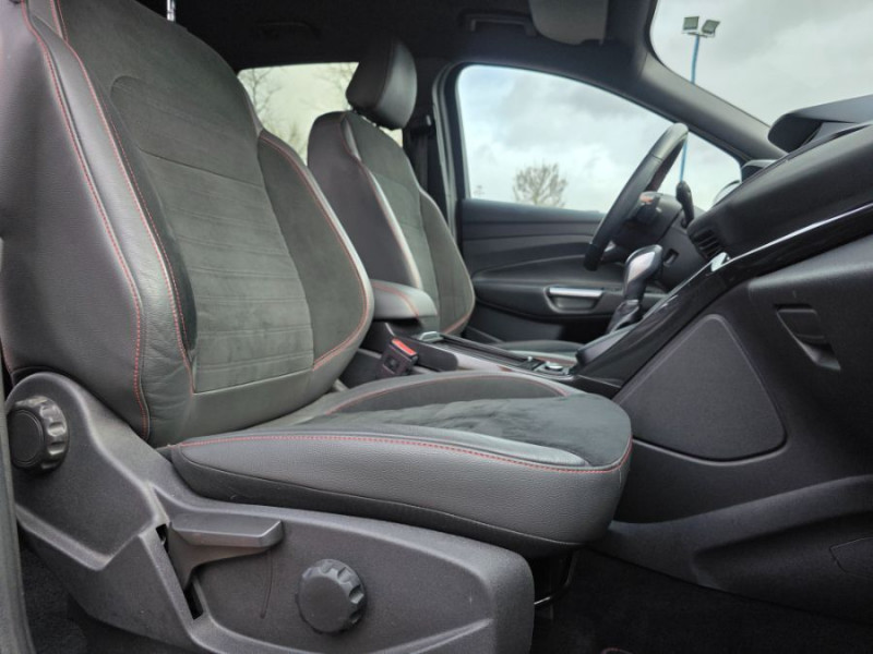 Photo 5 de l'offre de FORD KUGA 1.5 Flexifuel-E85 150 BVA 4X2 ST LINE Pack Prémium JA19 Attel. à 17450€ chez Mérignac auto