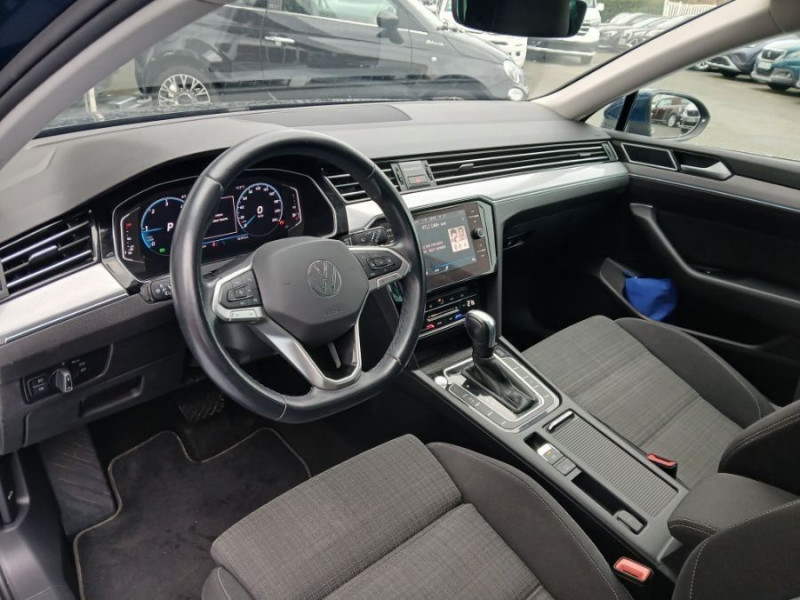 Photo 14 de l'offre de VOLKSWAGEN PASSAT SW VIII 1.6 TDI 120 DSG7 STYLE BUSINESS GPS Radars ACC Hayon EL. 1ère Main à 22890€ chez Mérignac auto