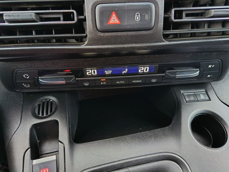 Photo 19 de l'offre de PEUGEOT RIFTER 1.5 HDI 130 BVM6 ALLURE GPS Attel. à 13950€ chez Mérignac auto