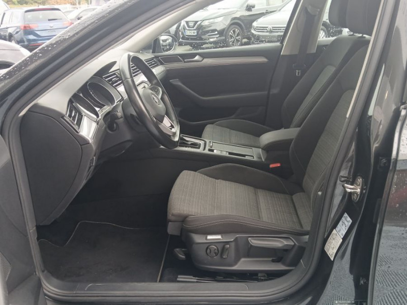 Photo 13 de l'offre de VOLKSWAGEN PASSAT SW VIII 1.6 TDI 120 DSG7 STYLE BUSINESS GPS Radars ACC Hayon EL. 1ère Main à 22890€ chez Mérignac auto