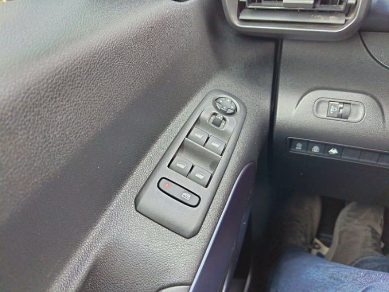 Photo 21 de l'offre de PEUGEOT RIFTER 1.5 HDI 130 BVM6 ALLURE GPS Attel. à 13950€ chez Mérignac auto