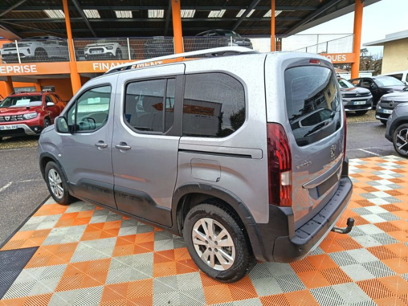 Photo 10 de l'offre de PEUGEOT RIFTER 1.5 HDI 130 BVM6 ALLURE GPS Attel. à 13950€ chez Mérignac auto