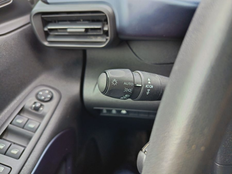 Photo 23 de l'offre de PEUGEOT RIFTER 1.5 HDI 130 BVM6 ALLURE GPS Attel. à 13950€ chez Mérignac auto