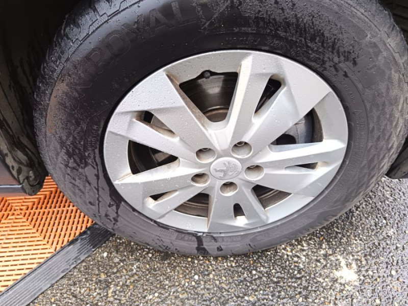 Photo 18 de l'offre de PEUGEOT RIFTER 1.5 HDI 130 BVM6 ALLURE GPS Attel. à 13950€ chez Mérignac auto