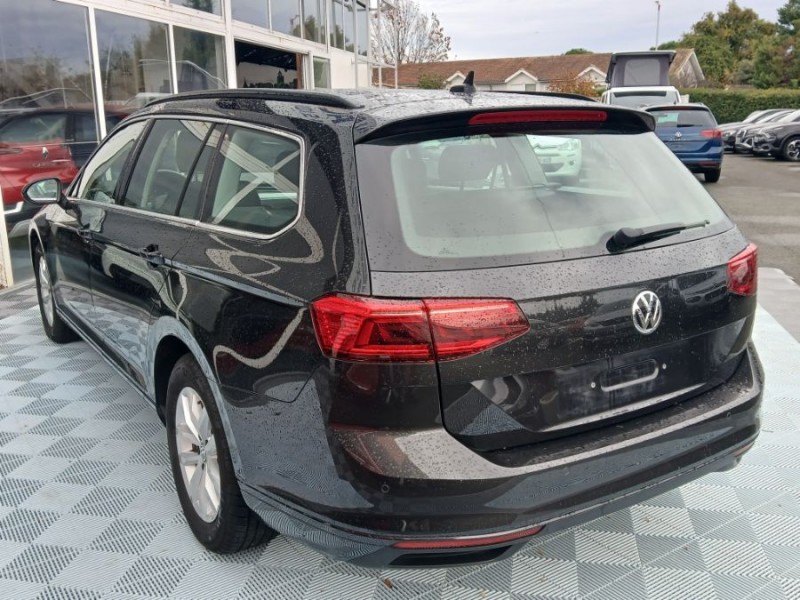 Photo 10 de l'offre de VOLKSWAGEN PASSAT SW VIII 1.6 TDI 120 DSG7 STYLE BUSINESS GPS Radars ACC Hayon EL. 1ère Main à 22890€ chez Mérignac auto