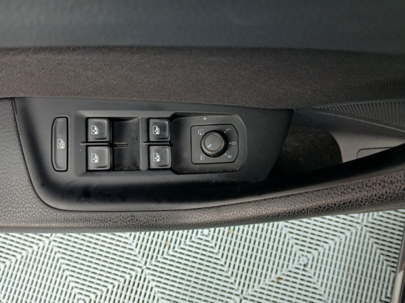 Photo 16 de l'offre de VOLKSWAGEN PASSAT SW VIII 1.6 TDI 120 DSG7 STYLE BUSINESS GPS Radars ACC Hayon EL. 1ère Main à 22890€ chez Mérignac auto