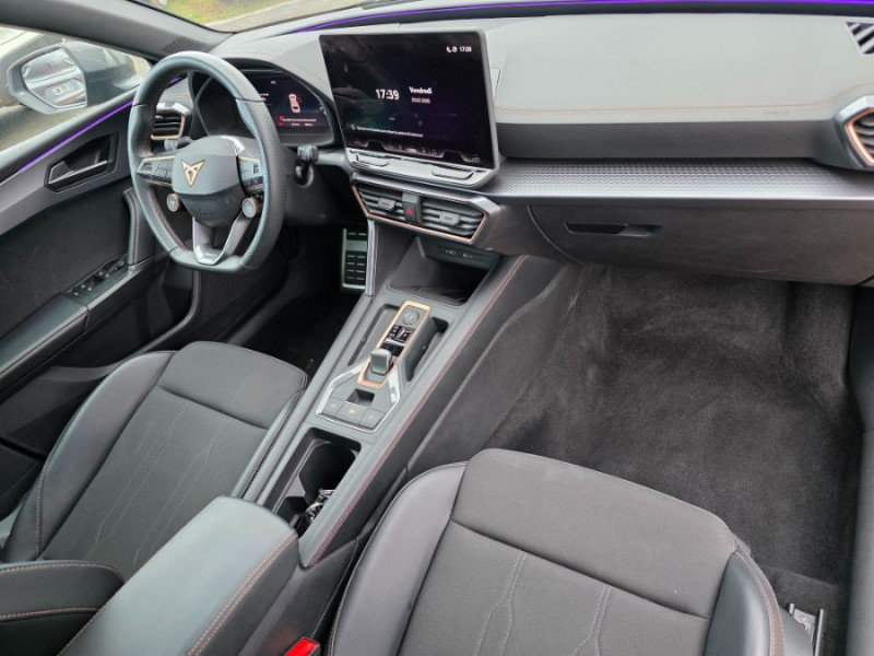 Photo 30 de l'offre de CUPRA LEON NEW IV 1.5 eTSI 150 DSG V GPS Camera JA18 SC Key Less à 30450€ chez Mérignac auto