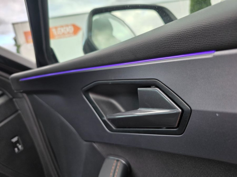 Photo 33 de l'offre de CUPRA LEON NEW IV 1.5 eTSI 150 DSG V GPS Camera JA18 SC Key Less à 30450€ chez Mérignac auto