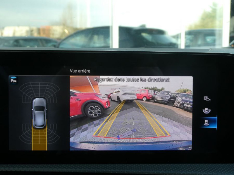 Photo 10 de l'offre de MERCEDES-BENZ CLASSE A IV 200D 150 8G-DCT 4MATIC AMG LINE Pack Premium Plus TOE 1ère Main à 32450€ chez Mérignac auto