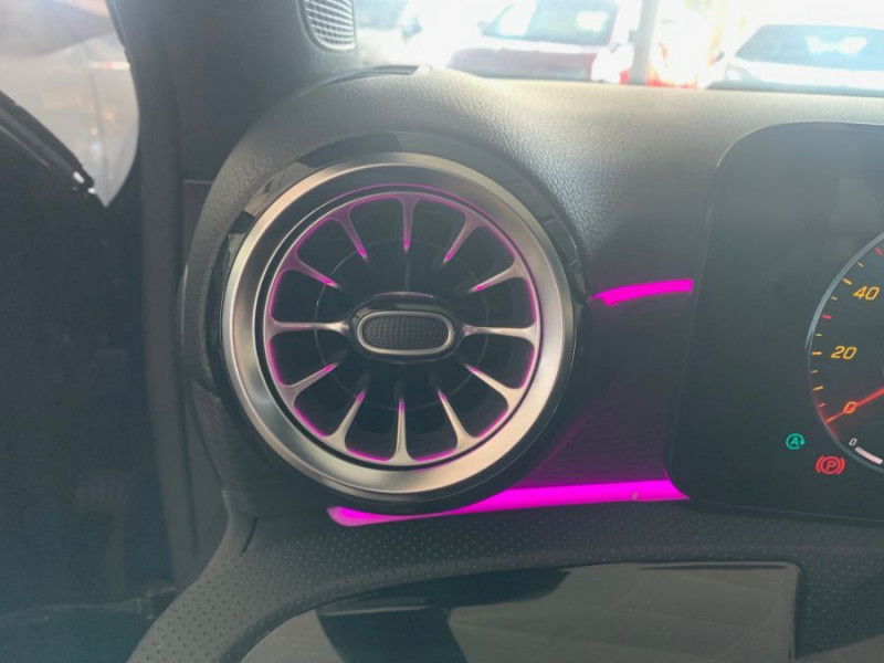 Photo 22 de l'offre de MERCEDES-BENZ CLASSE A IV 200D 150 8G-DCT 4MATIC AMG LINE Pack Premium Plus TOE 1ère Main à 32450€ chez Mérignac auto