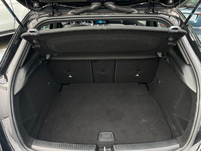 Photo 12 de l'offre de MERCEDES-BENZ CLASSE A IV 180 D 7G-DCT BUSINESS SOLUTION Toit Ouvrant Grand GPS SC 1ère Main à 25950€ chez Mérignac auto