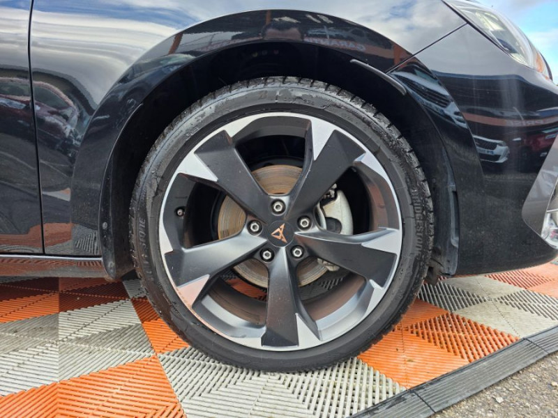 Photo 12 de l'offre de CUPRA LEON NEW IV 1.5 eTSI 150 DSG V GPS Camera JA18 SC Key Less à 30450€ chez Mérignac auto