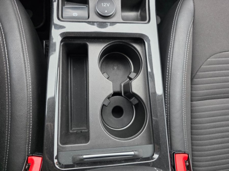 Photo 37 de l'offre de FORD KUGA 2.0 TDCi 180 BVA Powershift 4X4 TITANIUM 4WD Hayon EL. à 18900€ chez Mérignac auto