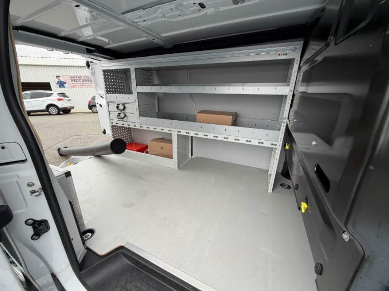 Photo 23 de l'offre de PEUGEOT EXPERT FOURGON 2.0 BlueHDi 145 EAT8 ASPHALT GPS Attel. Galerie 1ère Main 24950.H.T à 24950€ chez Mérignac auto