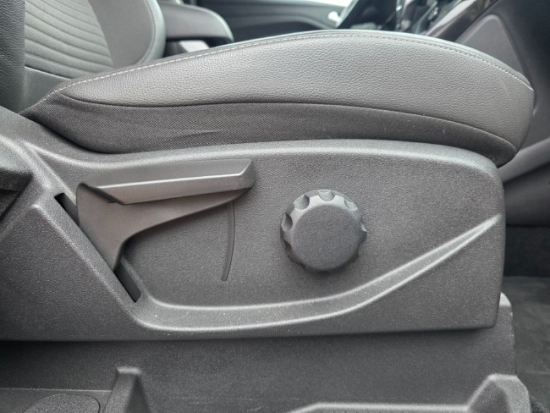 Photo 22 de l'offre de FORD KUGA 2.0 TDCi 180 BVA Powershift 4X4 TITANIUM 4WD Hayon EL. à 18900€ chez Mérignac auto