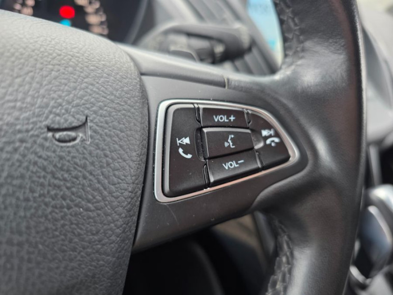 Photo 26 de l'offre de FORD KUGA 2.0 TDCi 180 BVA Powershift 4X4 TITANIUM 4WD Hayon EL. à 18900€ chez Mérignac auto