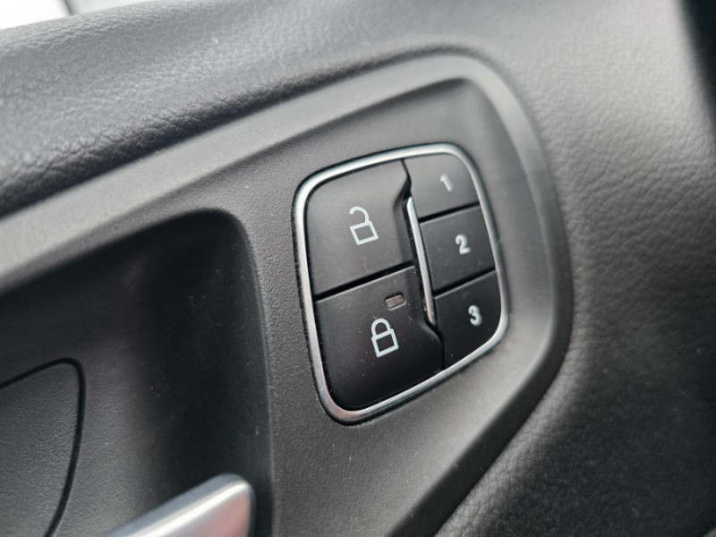 Photo 39 de l'offre de FORD KUGA 2.0 TDCi 180 BVA Powershift 4X4 TITANIUM 4WD Hayon EL. à 18900€ chez Mérignac auto