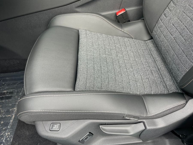 Photo 6 de l'offre de PEUGEOT 3008 HYBRID 145 e-DCS6 ALLURE CarPlay à 30450€ chez Mérignac auto