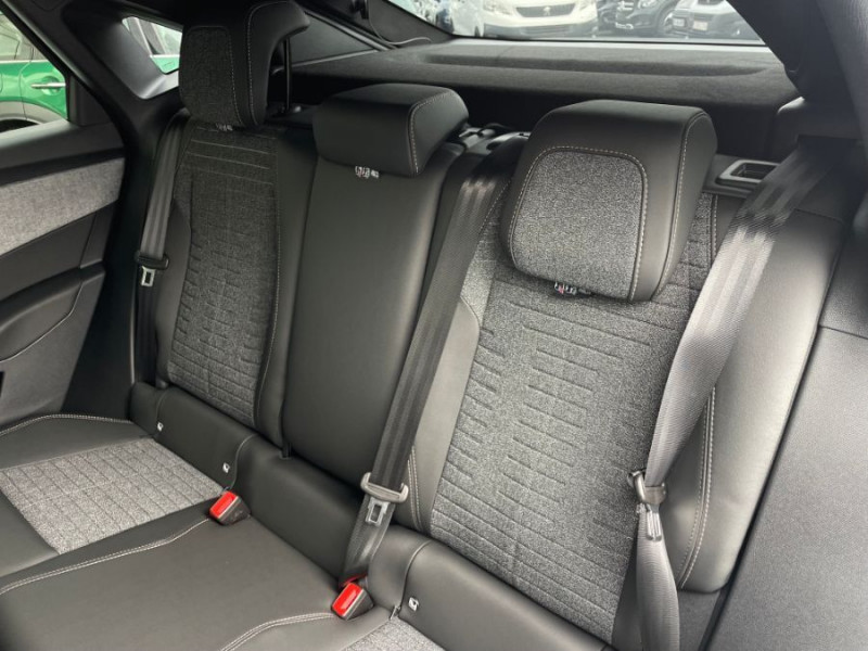 Photo 28 de l'offre de PEUGEOT 3008 HYBRID 145 e-DCS6 ALLURE CarPlay à 30450€ chez Mérignac auto