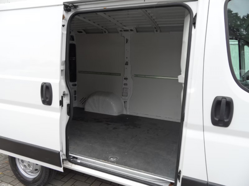 Photo 11 de l'offre de PEUGEOT BOXER 2.2 BlueHDi 140 BVM6 L1H1 GPS Camera CLIM Auto Ptes 270° 19950.H.T. à 19950€ chez Mérignac auto