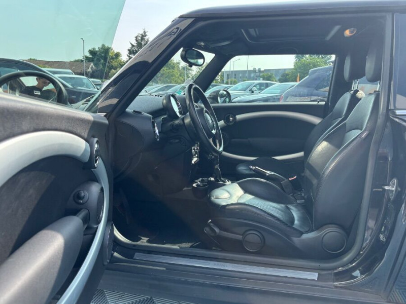 Photo 14 de l'offre de MINI MINI III ONE 1.6 98 BVA 3P CUIR TOIT Ouvrant Radars à 10890€ chez Mérignac auto