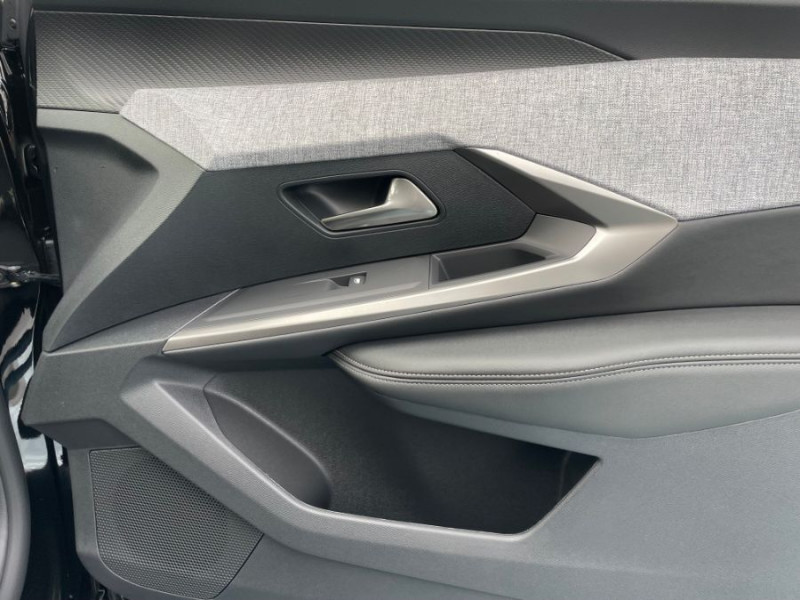 Photo 31 de l'offre de PEUGEOT 3008 HYBRID 145 e-DCS6 ALLURE CarPlay à 30450€ chez Mérignac auto