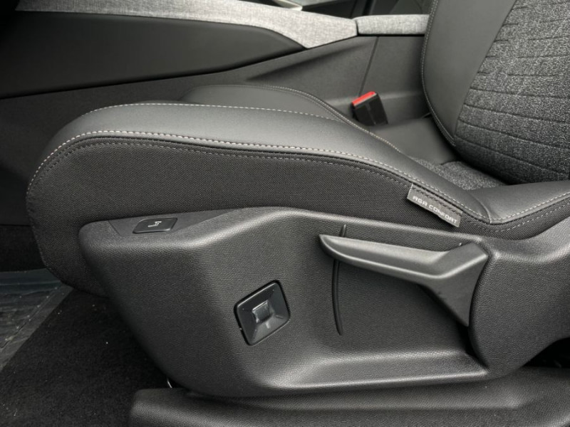 Photo 24 de l'offre de PEUGEOT 3008 HYBRID 145 e-DCS6 ALLURE CarPlay à 30450€ chez Mérignac auto