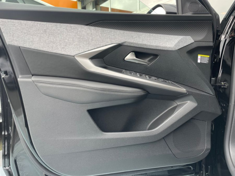 Photo 29 de l'offre de PEUGEOT 3008 HYBRID 145 e-DCS6 ALLURE CarPlay à 30450€ chez Mérignac auto