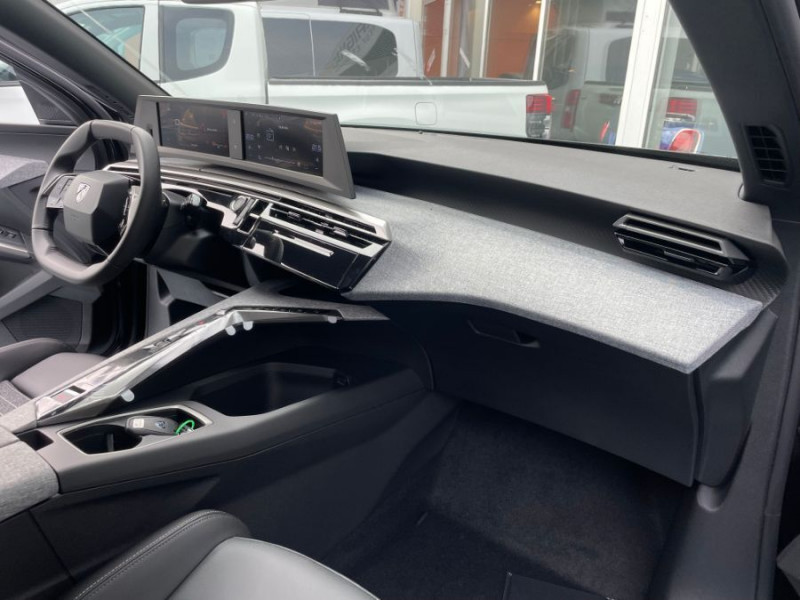 Photo 15 de l'offre de PEUGEOT 3008 HYBRID 145 e-DCS6 ALLURE CarPlay à 30450€ chez Mérignac auto