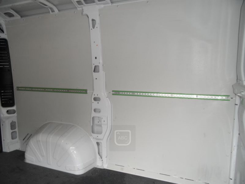 Photo 12 de l'offre de PEUGEOT BOXER 2.2 BlueHDi 140 BVM6 L1H1 GPS Camera CLIM Auto Ptes 270° 19950.H.T. à 19950€ chez Mérignac auto