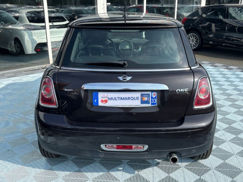 Photo 7 de l'offre de MINI MINI III ONE 1.6 98 BVA 3P CUIR TOIT Ouvrant Radars à 10890€ chez Mérignac auto
