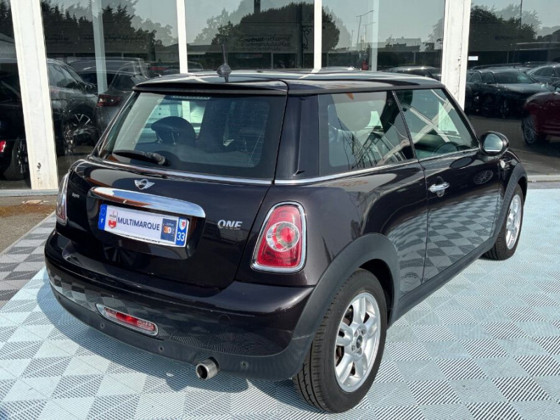 Photo 3 de l'offre de MINI MINI III ONE 1.6 98 BVA 3P CUIR TOIT Ouvrant Radars à 10890€ chez Mérignac auto