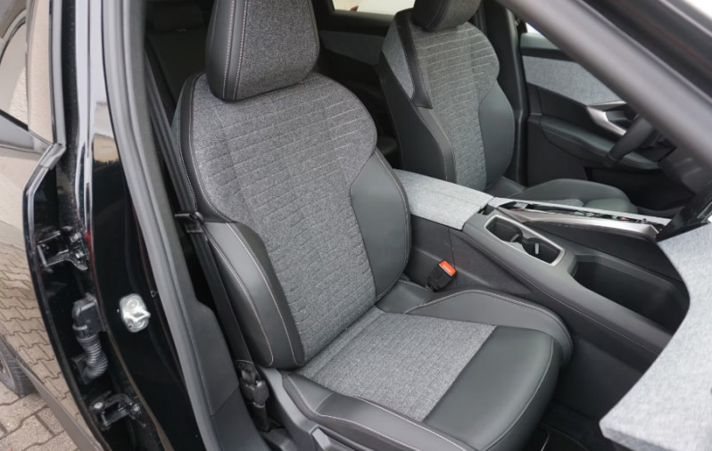 Photo 15 de l'offre de PEUGEOT 3008 HYBRID 145 e-DCS6 ALLURE CarPlay à 30450€ chez Mérignac auto