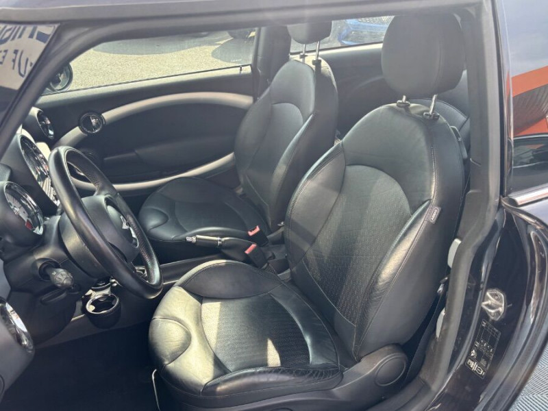 Photo 5 de l'offre de MINI MINI III ONE 1.6 98 BVA 3P CUIR TOIT Ouvrant Radars à 10890€ chez Mérignac auto