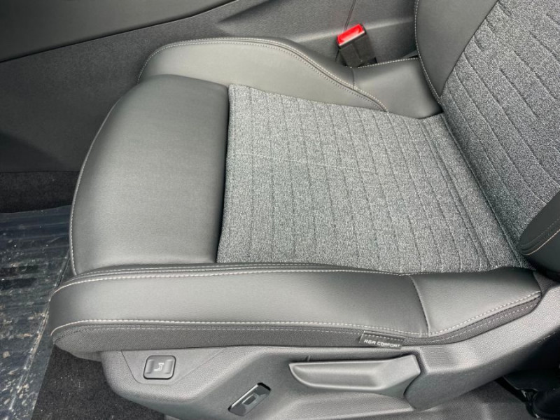 Photo 21 de l'offre de PEUGEOT 3008 HYBRID 145 e-DCS6 ALLURE CarPlay à 30450€ chez Mérignac auto