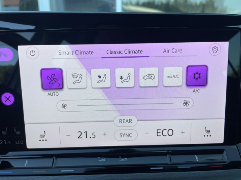 Photo 7 de l'offre de VOLKSWAGEN GOLF VIII 1.4 HYBRID 204 STYLE GPS Camera ACC LED+ 1ère Main à 25950€ chez Mérignac auto