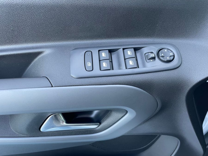 Photo 23 de l'offre de CITROEN BERLINGO 1.5 BlueHDi 130 EAT8 N1 MAX Camera 3 Sièges Arr. à 27450€ chez Mérignac auto