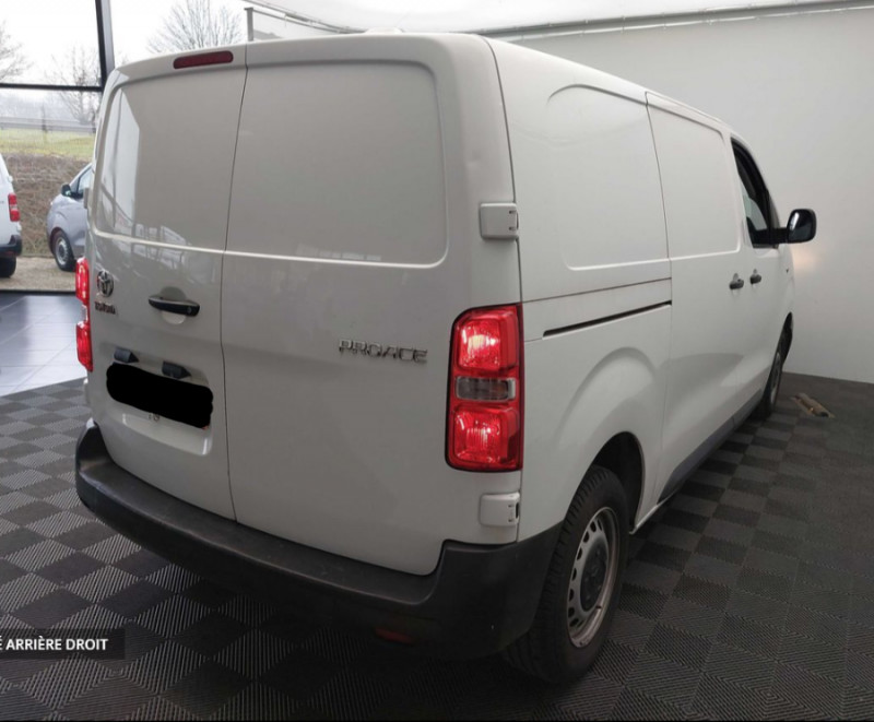 Photo 3 de l'offre de TOYOTA PROACE VAN 2.0 D-4D 122 BVM6 L1 DYNAMIC 16950.H.T. à 16950€ chez Mérignac auto