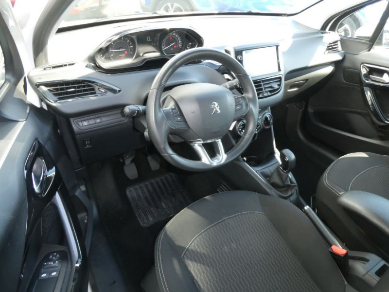 Photo 14 de l'offre de PEUGEOT 208 1.2 PureTech 82 ACTIVE BUSINESS GPS Radar à 9950€ chez Mérignac auto