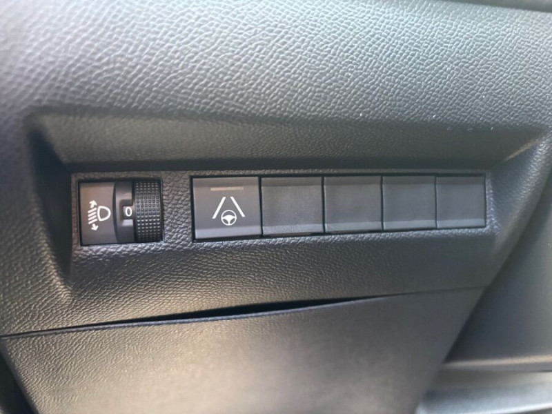 Photo 19 de l'offre de PEUGEOT 2008 II (2) 1.2 HYBRID 145 e-DCS6 ALLURE Camera à 26450€ chez Mérignac auto