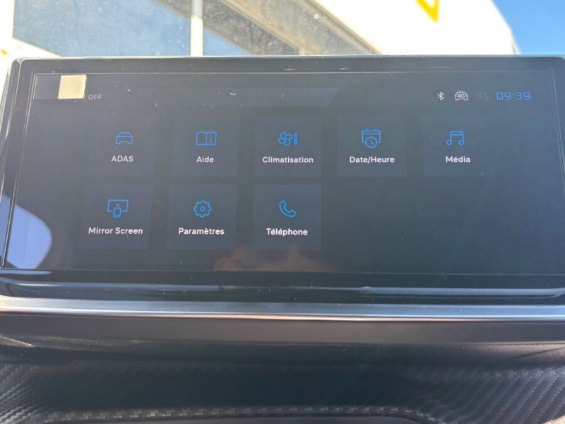 Photo 28 de l'offre de PEUGEOT 2008 II (2) 1.2 HYBRID 145 e-DCS6 ALLURE Camera à 26450€ chez Mérignac auto