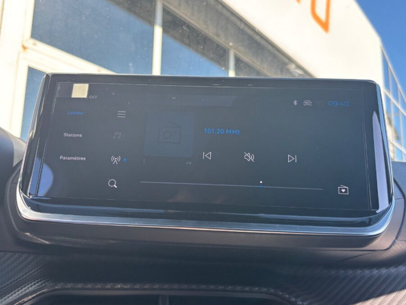 Photo 30 de l'offre de PEUGEOT 2008 II (2) 1.2 HYBRID 145 e-DCS6 ALLURE Camera à 26450€ chez Mérignac auto