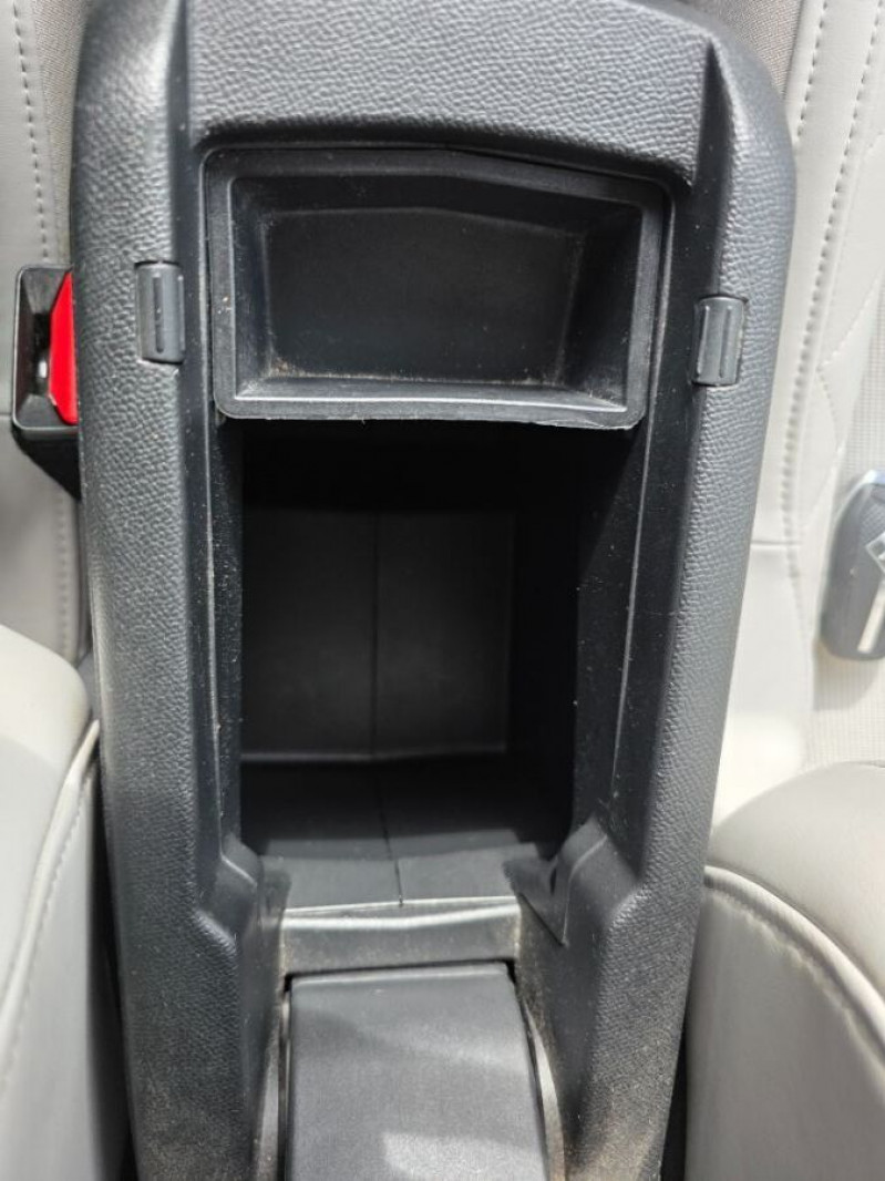 Photo 30 de l'offre de DS DS3 CROSSBACK 1.2 PureTech 130 EAT8 GRAND CHIC RIVOLI SC ACC Matrix Attel. à 13950€ chez Mérignac auto