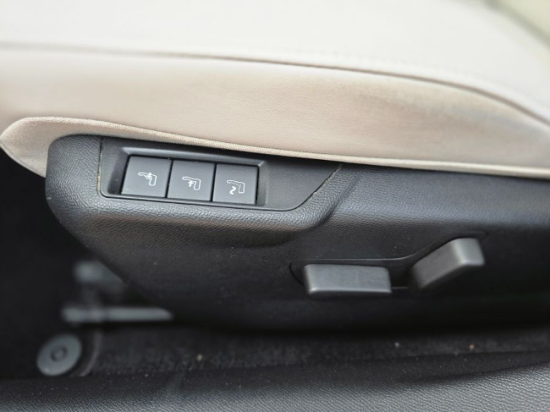 Photo 6 de l'offre de DS DS3 CROSSBACK 1.2 PureTech 130 EAT8 GRAND CHIC RIVOLI SC ACC Matrix Attel. à 13950€ chez Mérignac auto