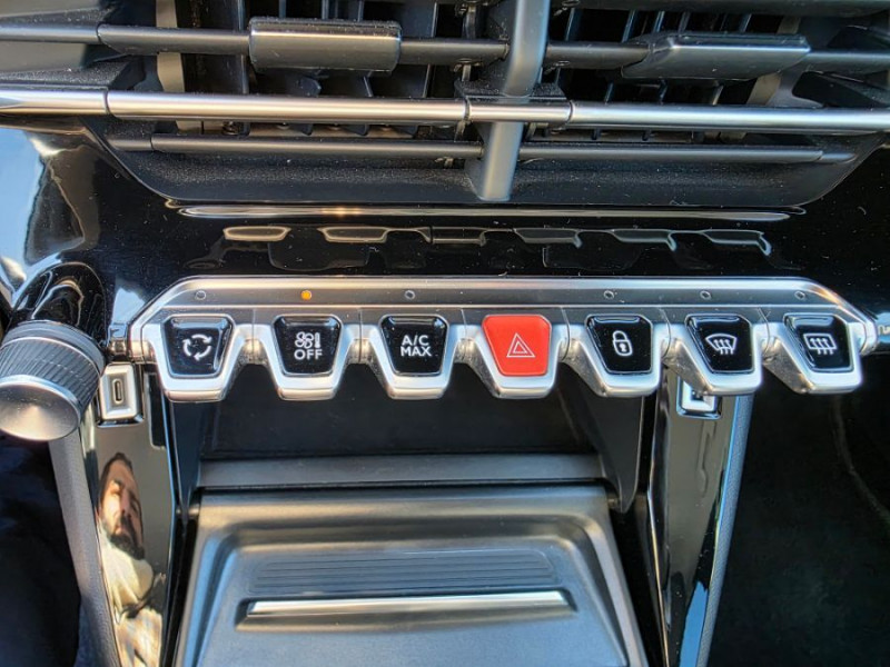 Photo 31 de l'offre de PEUGEOT 208 II 1.2 PureTech 100 BVM6 ALLURE PACK Cockpit 3D Camera 1ère Main à 14690€ chez Mérignac auto