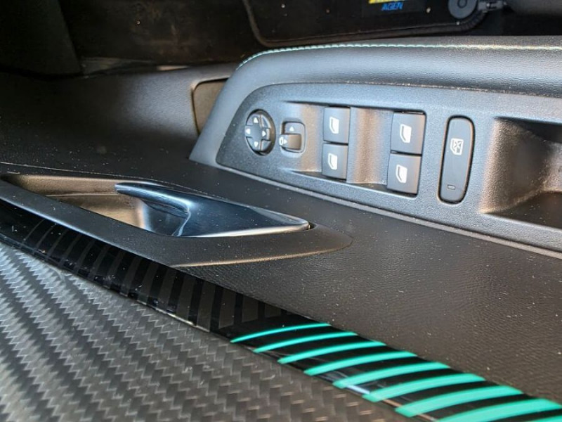 Photo 28 de l'offre de PEUGEOT 208 II 1.2 PureTech 100 BVM6 ALLURE PACK Cockpit 3D Camera 1ère Main à 14690€ chez Mérignac auto