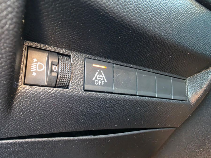 Photo 29 de l'offre de PEUGEOT 208 II 1.2 PureTech 100 BVM6 ALLURE PACK Cockpit 3D Camera 1ère Main à 14690€ chez Mérignac auto