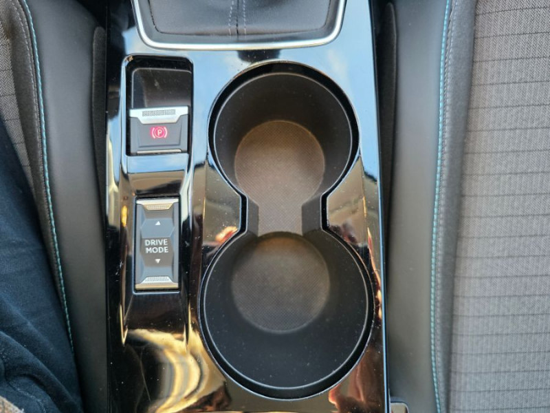 Photo 30 de l'offre de PEUGEOT 208 II 1.2 PureTech 100 BVM6 ALLURE PACK Cockpit 3D Camera 1ère Main à 14690€ chez Mérignac auto