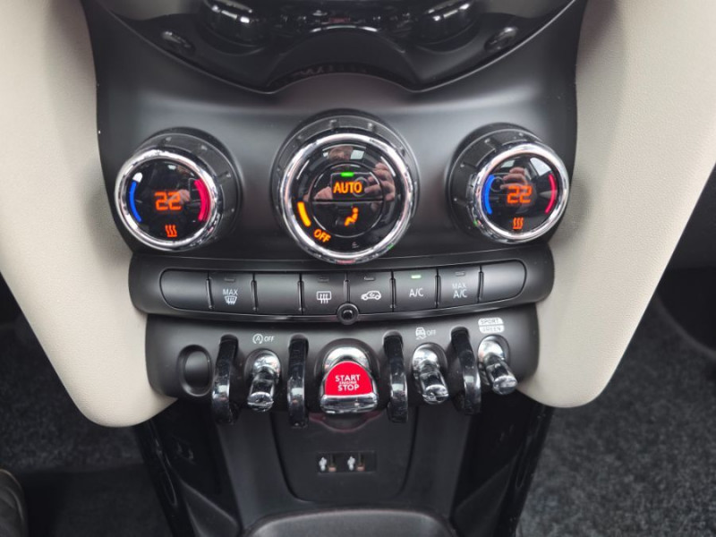 Photo 21 de l'offre de MINI MINI III (F56) 1.5i 136 BVA6 COOPER HEDDON STREET TOE JA17 à 15690€ chez Mérignac auto