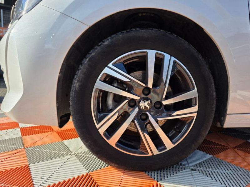 Photo 17 de l'offre de PEUGEOT 208 II 1.2 PureTech 100 BVM6 ALLURE PACK Cockpit 3D Camera 1ère Main à 14690€ chez Mérignac auto